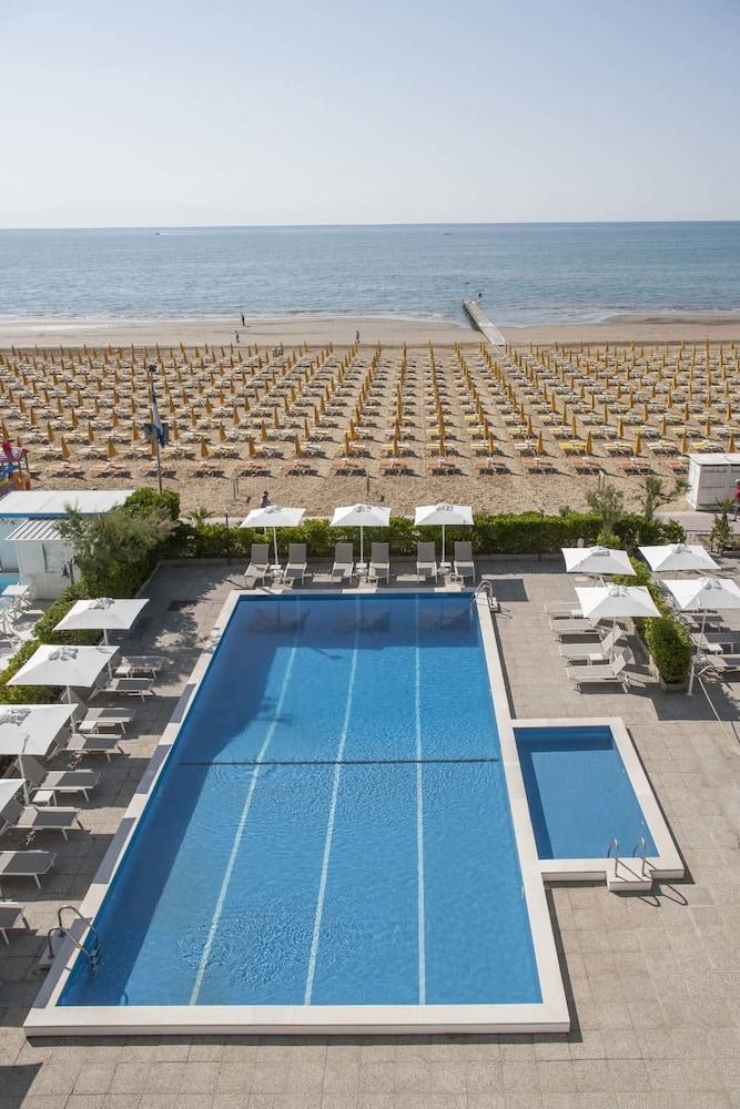 Imperial Palace Lido di Jesolo Bagian luar foto