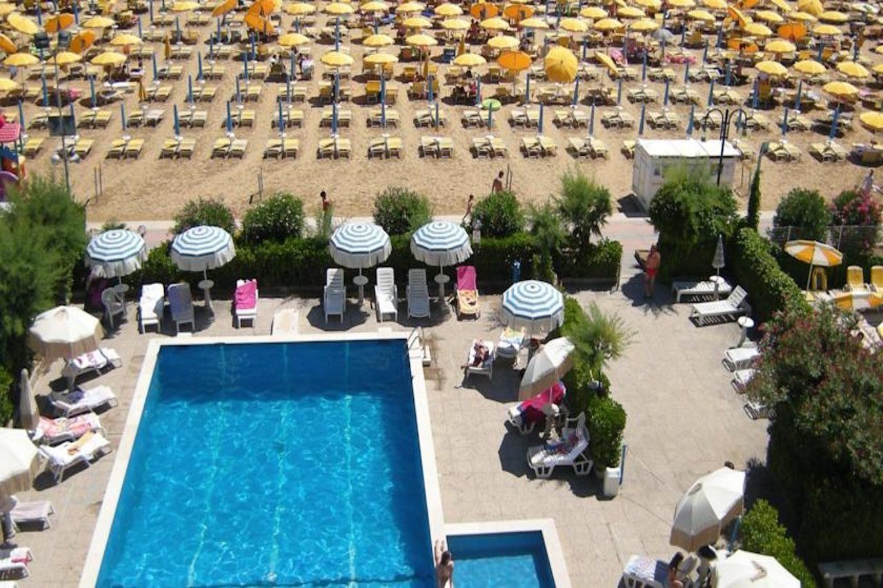 Imperial Palace Lido di Jesolo Bagian luar foto